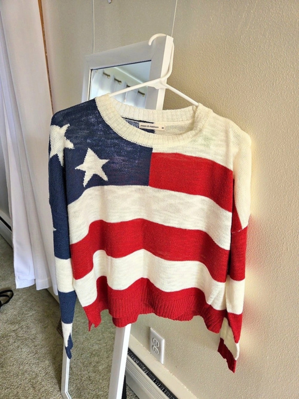 moon & madison American Flag Knit Sweater Red & White Medium